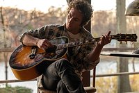 В кино — «Спрингстин. Избавь меня от небытия». Почему первому байопику легенды американского рока уже обещают «Оскар»?