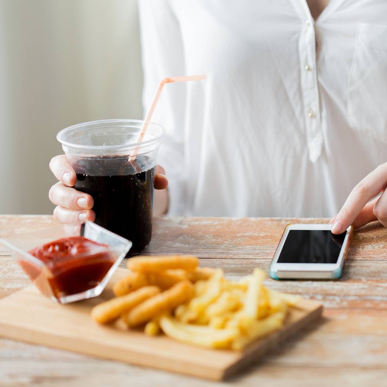 Врач назвала еще одну неочевидную опасность алкоголя