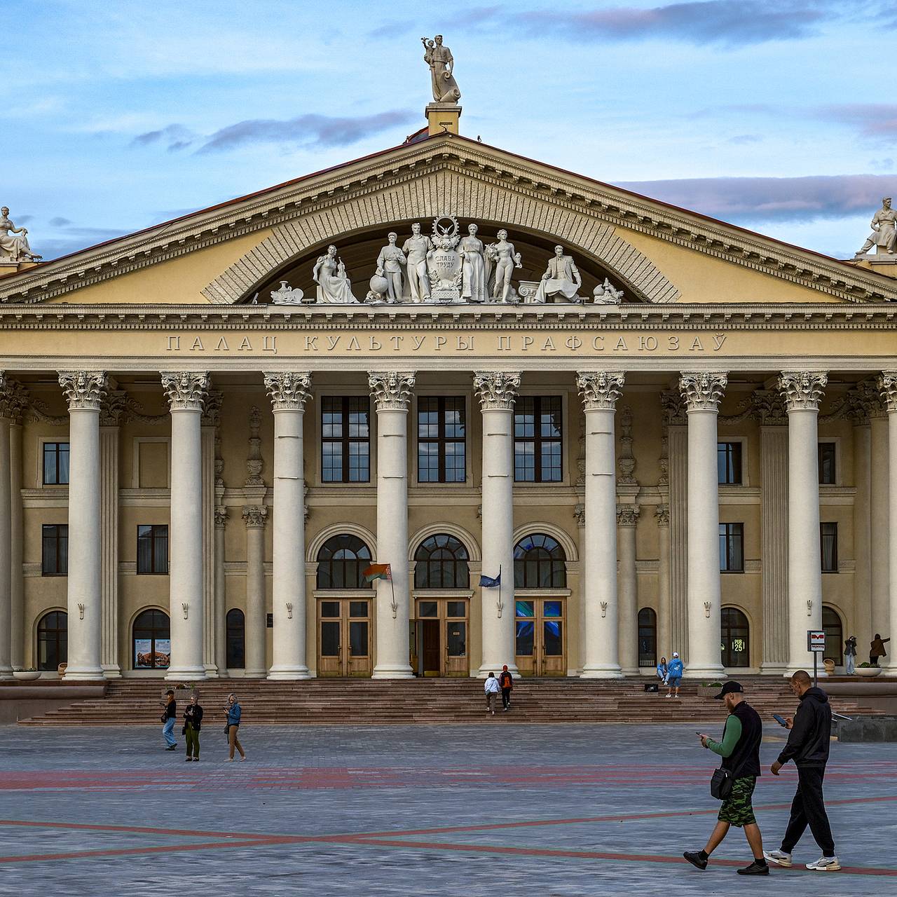 Лукашенко пригласил к себе украинцев