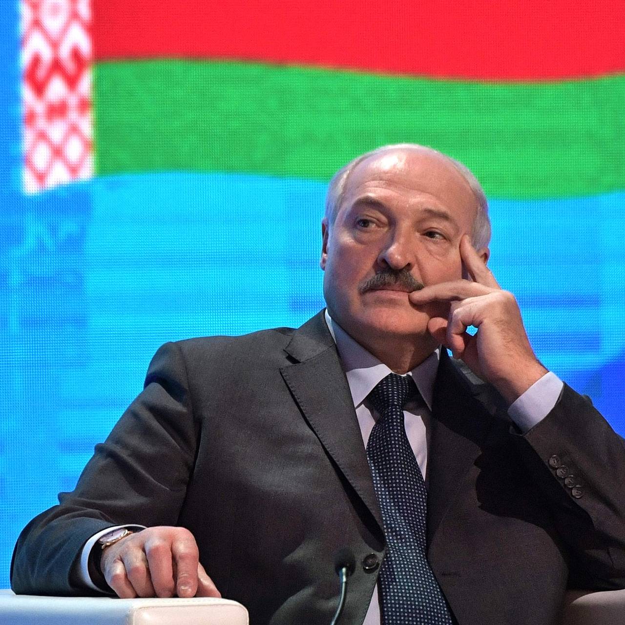 Лукашенко призвал белорусов отказаться от Gucci и Versace