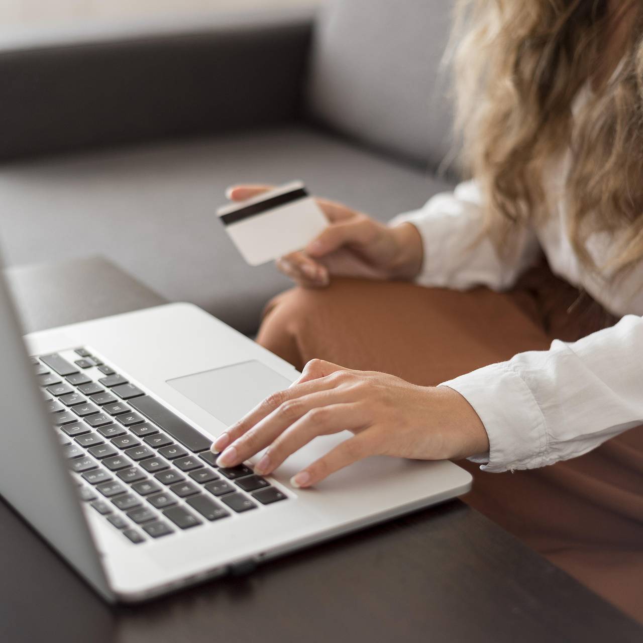 Названы популярные у мошенников схемы в период распродаж