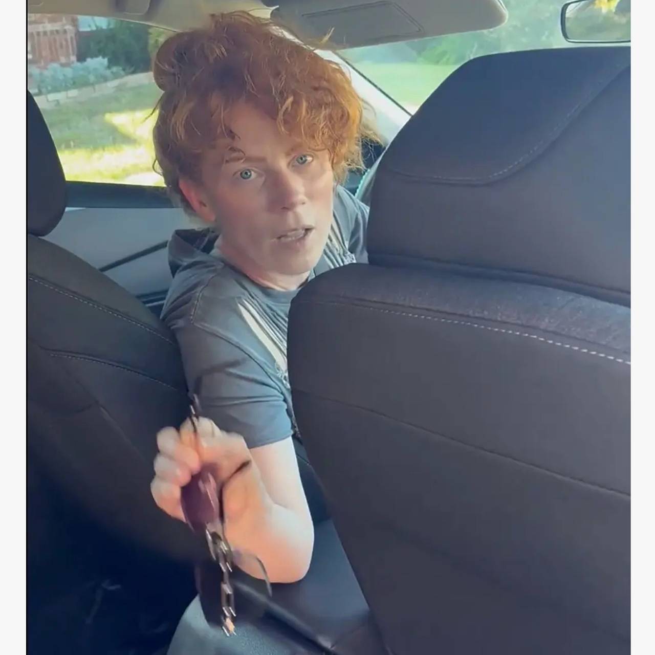 Водительница такси возмутила полного блогера из-за отказа его везти