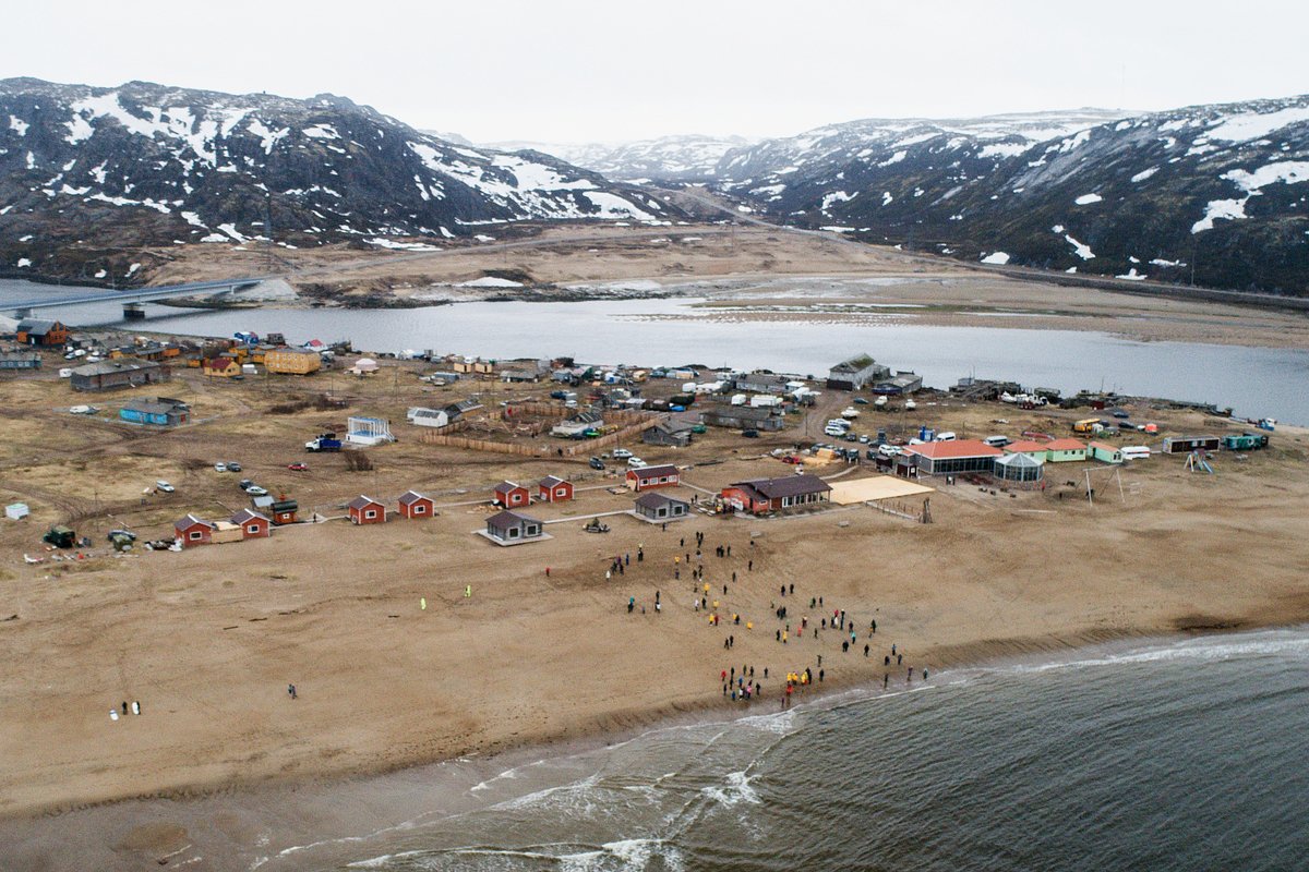 Поселок Териберка в Мурманской области, где проходит Большой туристический субботник, приуроченный к празднованию Дня Мурманской области