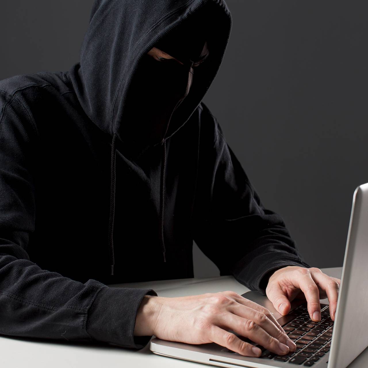 Российская пенсионерка обманула мошенника почти на 2 миллиона рублей