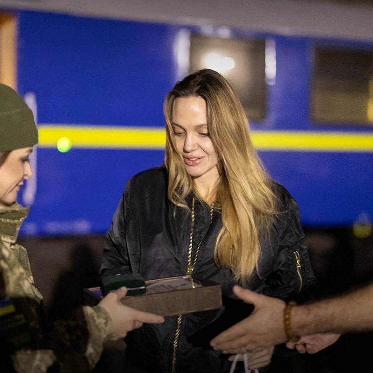 Анджелина Джоли рассказала о поездке на Украину