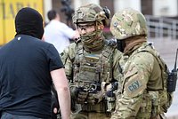 Силовики пришли с обысками к другу и бизнес-партнеру Зеленского. В чем его обвиняют и почему называют «кошельком» президента? 