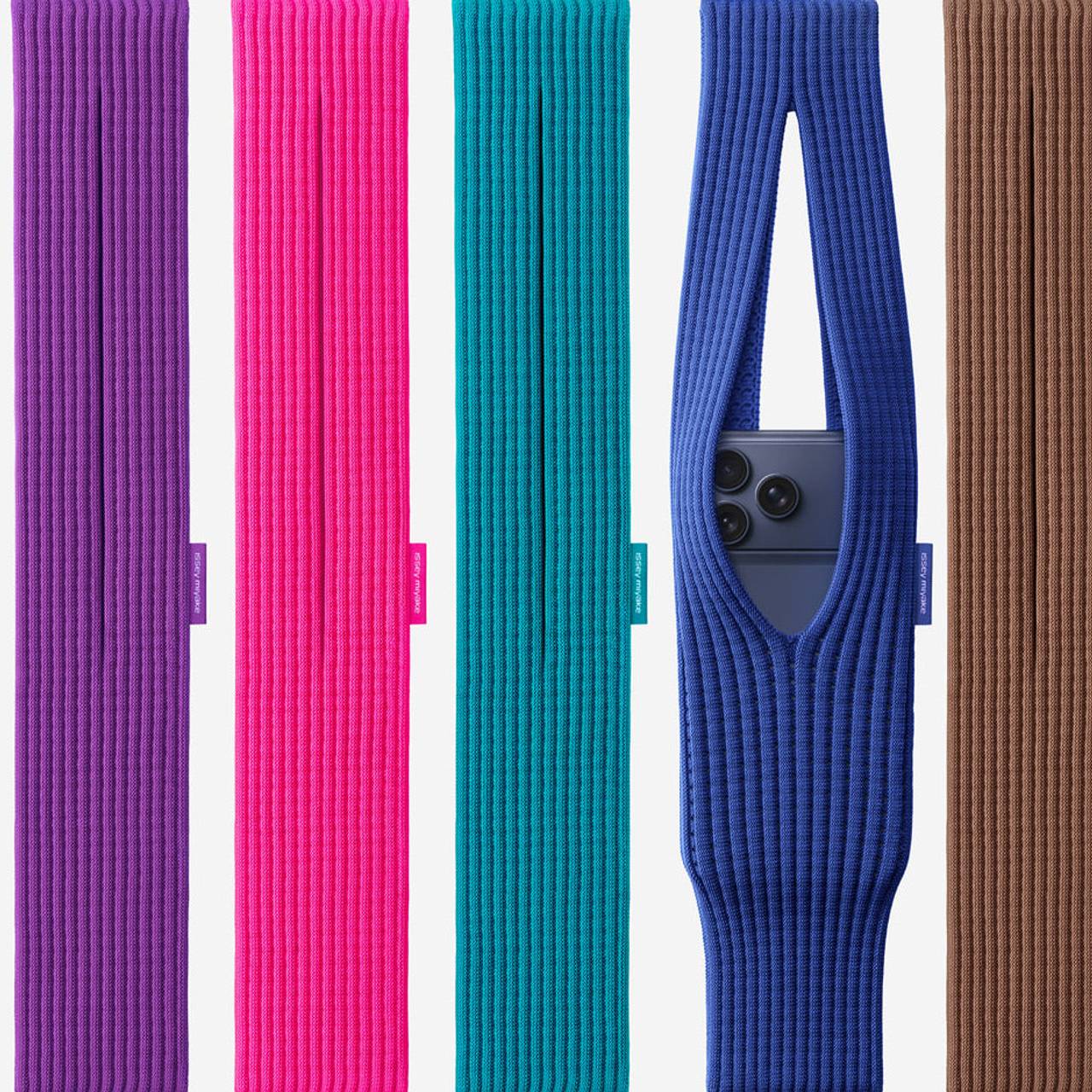 Популярный модный бренд выпустил носки для iPhone за 18 тысяч рублей