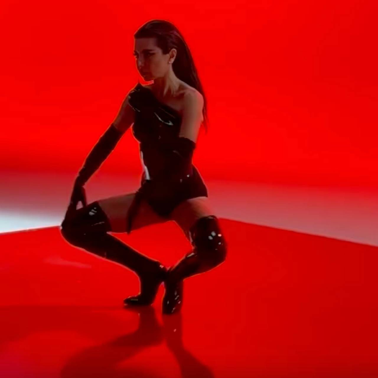 48-летняя солистка группы «Винтаж» обнажила ягодицы на камеру