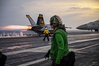 «Быстро, жестко и с удовольствием» Трамп грозит начать войну сразу с двумя странами. Почему он больше не хочет быть миротворцем?