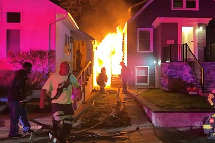 Маленькая собака спасла семью из горящего дома