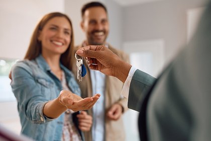 Россиянам предложили по-новому продавать квартиры для защиты от мошенников