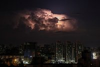 Украина подверглась очередной массированной атаке. Киев потрясли семь непрерывных серий мощных взрывов за ночь 