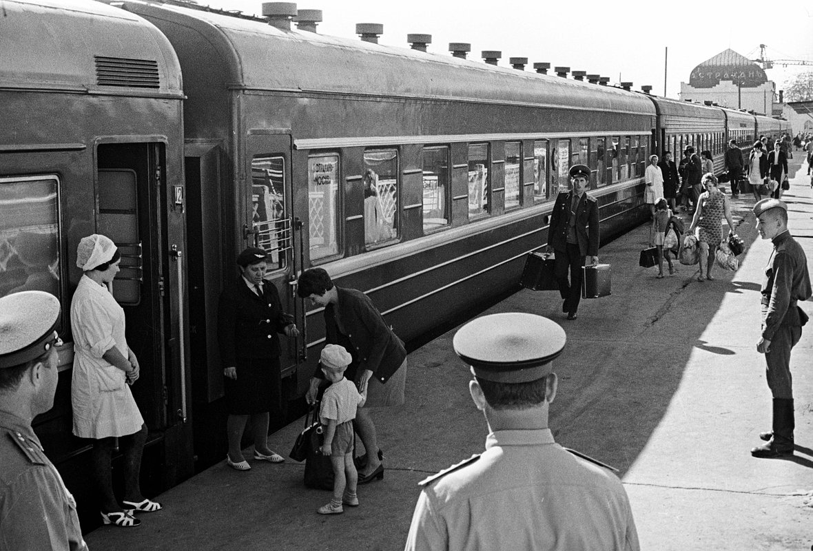 Отправка из Астрахани пациентов, находящихся под наблюдением врачей