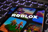 «Ад, кишащий педофилами». Что на самом деле происходит в онлайн-игре Roblox, которая популярна у российских детей? 