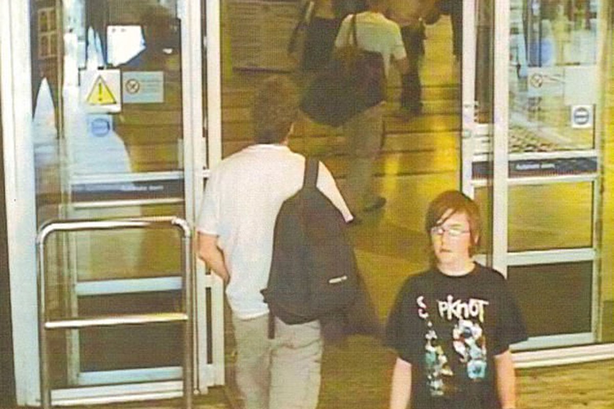 Эндрю Годсен на вокале Кингс-Кросс в Лондоне, 17 сентября 2007 года