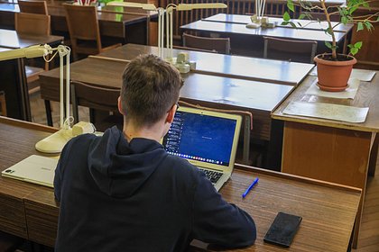 Почувствовавший себя ничтожеством студент прогулял пару и оказался должен миллионы рублей