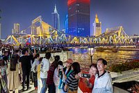 Россияне массово устремились в Китай на Новый год. Там их ждет «пивозаправка», улица роботов и родина Конфуция