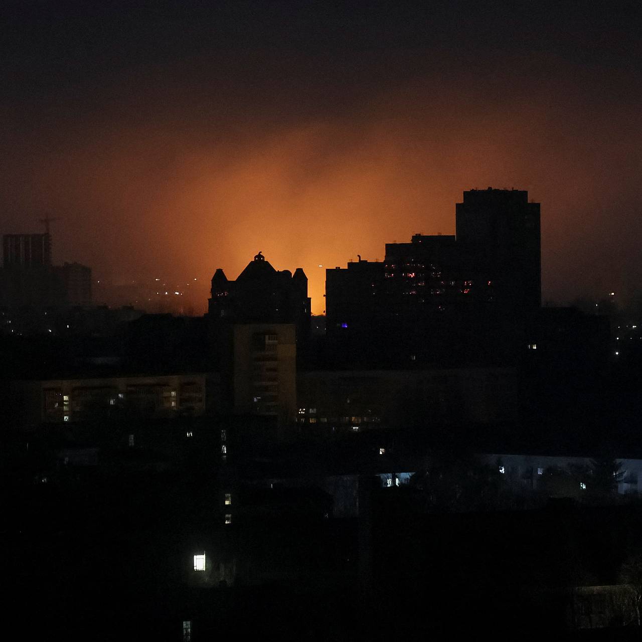 «Такие вещи бывают». Обломки «Искандера» упали на посольство Азербайджана в Киеве. Как на это отреагировали в Баку и Москве?