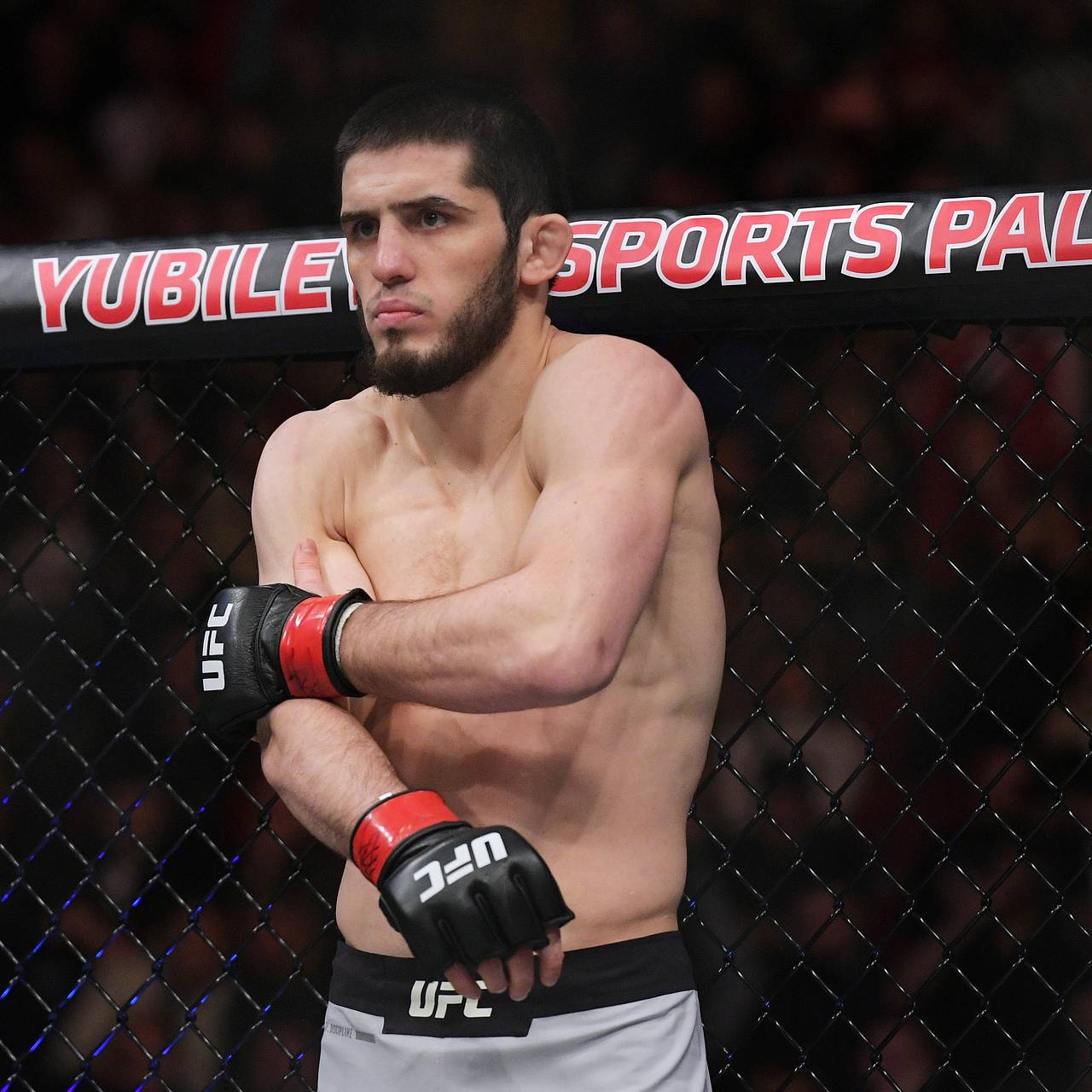 Махачев прокомментировал завоевание второго чемпионского пояса в UFC