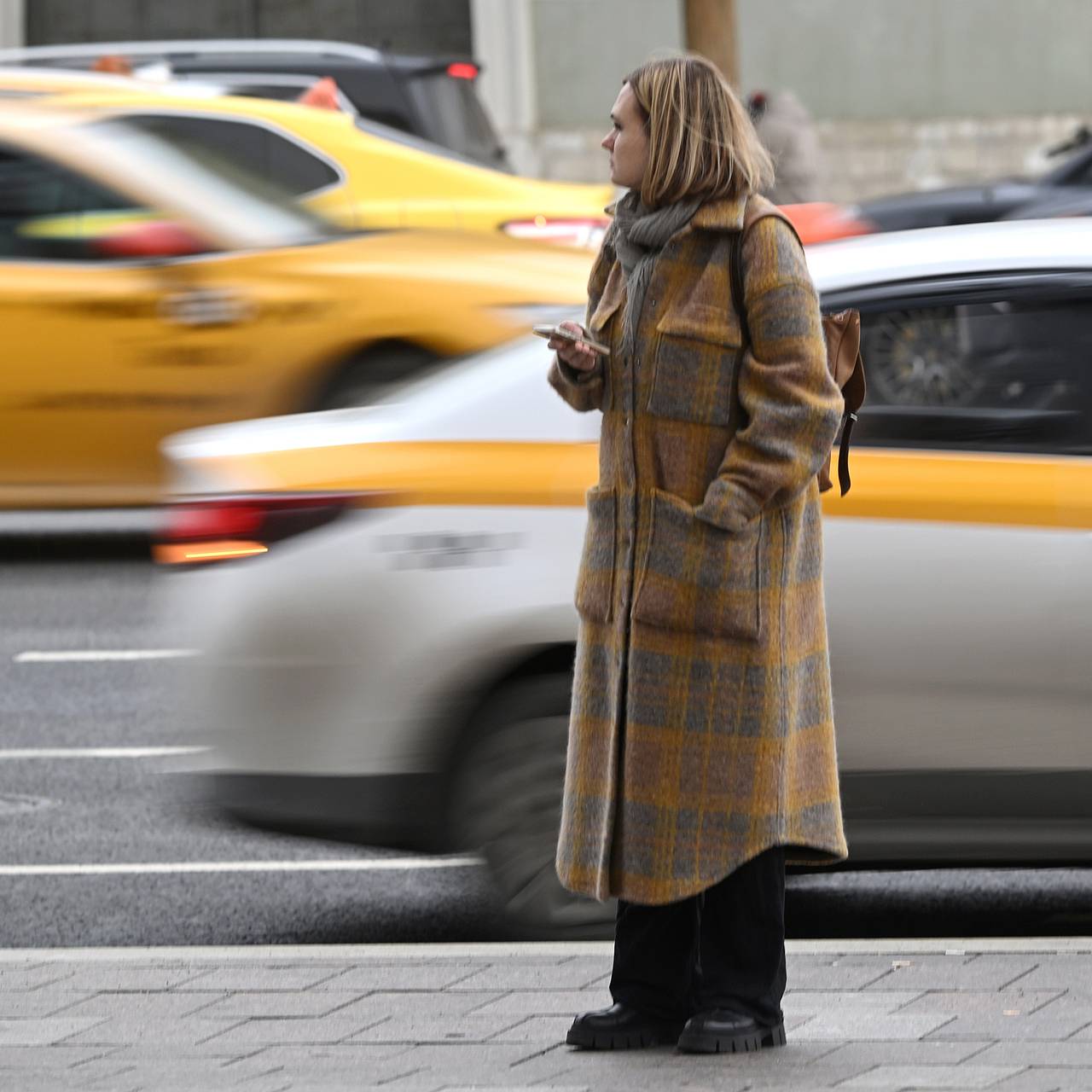 Таксисты объяснили невозможность перехода на российские машины