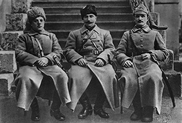 Революционный военный совет I-й Конной армии. Слева направо: Климент Ворошилов, Семен Буденный, Ефим Щаденко. 1920 год