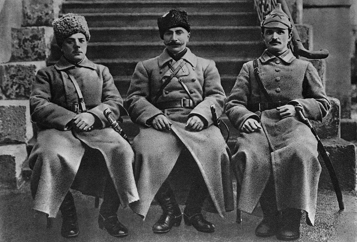 Революционный военный совет I-й Конной армии. Слева направо: Климент Ворошилов, Семен Буденный, Ефим Щаденко. 1920 год