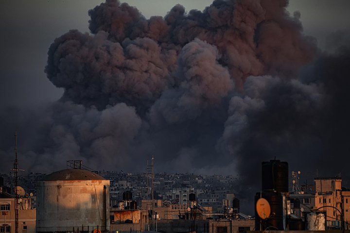 Эта серия фотографий победила в номинации «Главные новости»