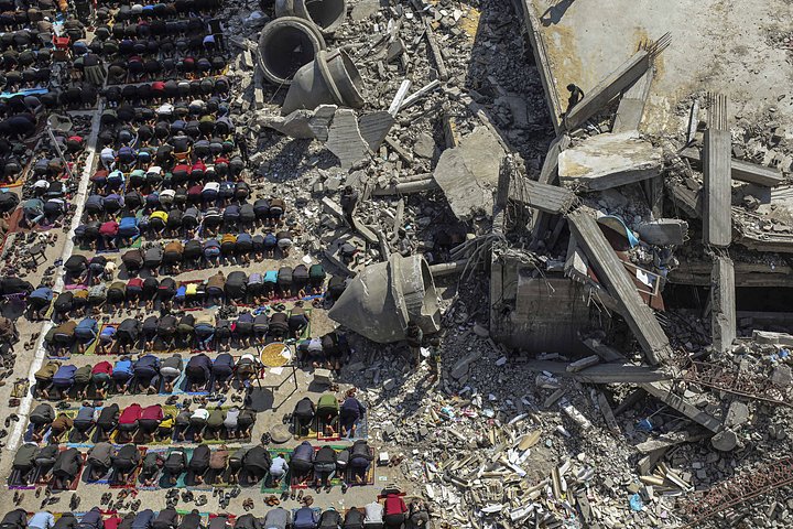 Эта серия фотографий победила в номинации «Главные новости»