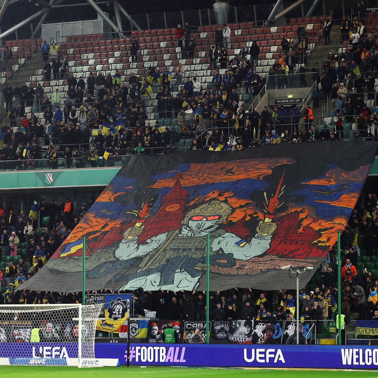 В Госдуме призвали УЕФА наказать зачинщиков провокации против России