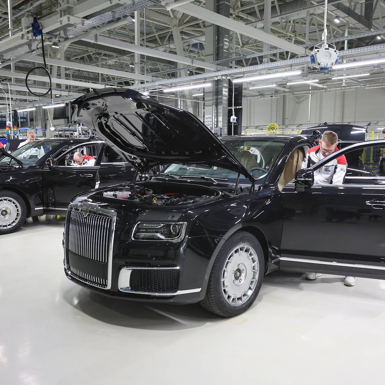 «Газпром» выкупил контрольный пакет акций производителя автомобилей класса люкс