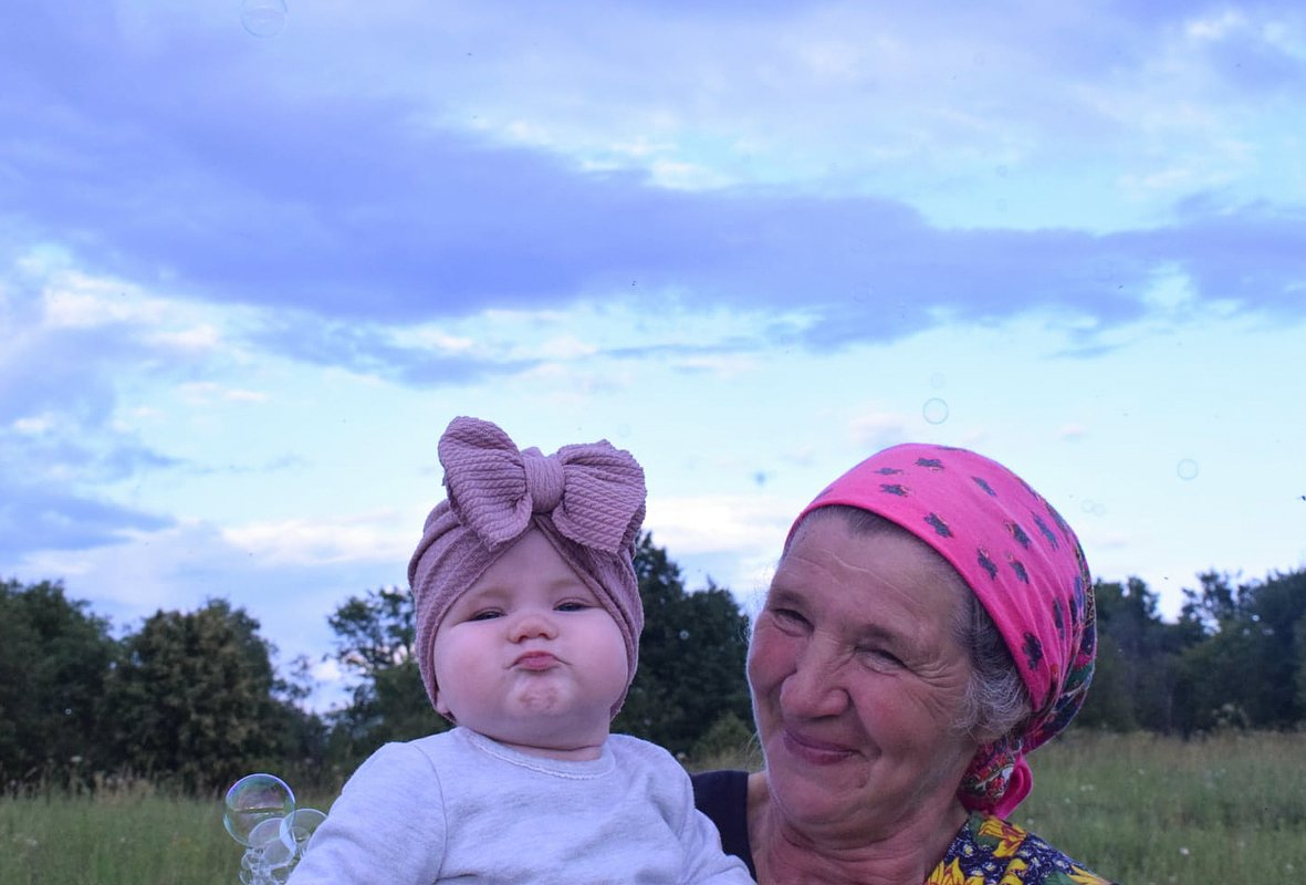 Варя с бабушкой по материнской линии
