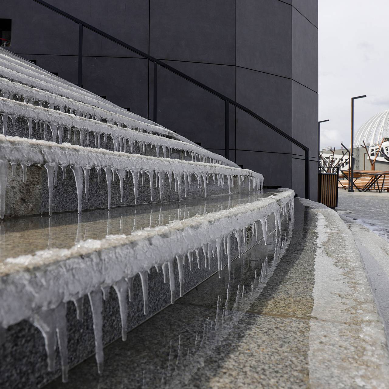 Россиянам посоветовали смотреть под ноги