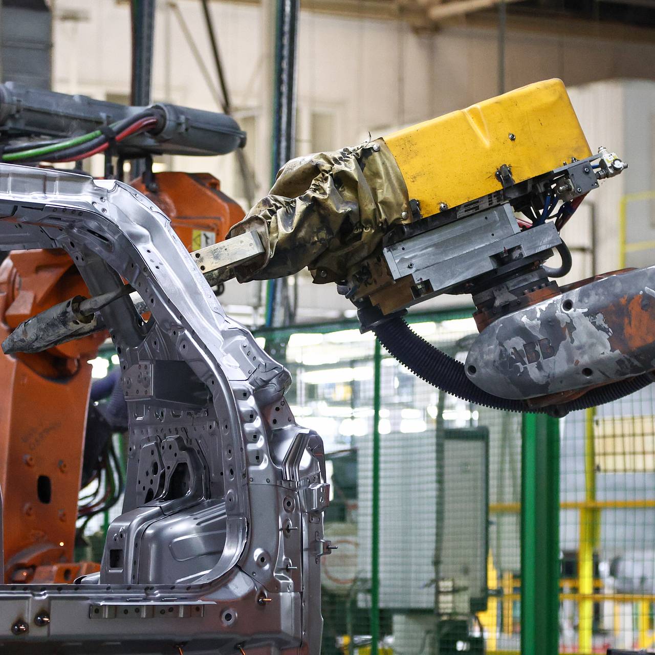 В заводы ушедших из России автопроизводителей пообещали вложить миллиарды