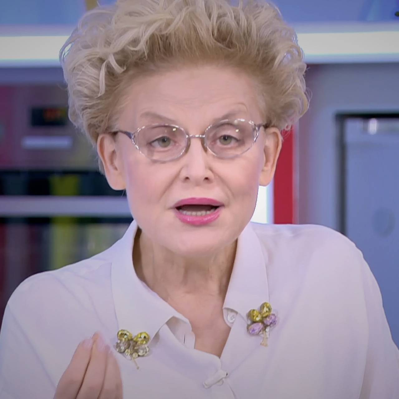 Малышева похвалила изобретение индийских ученых против воняющей обуви