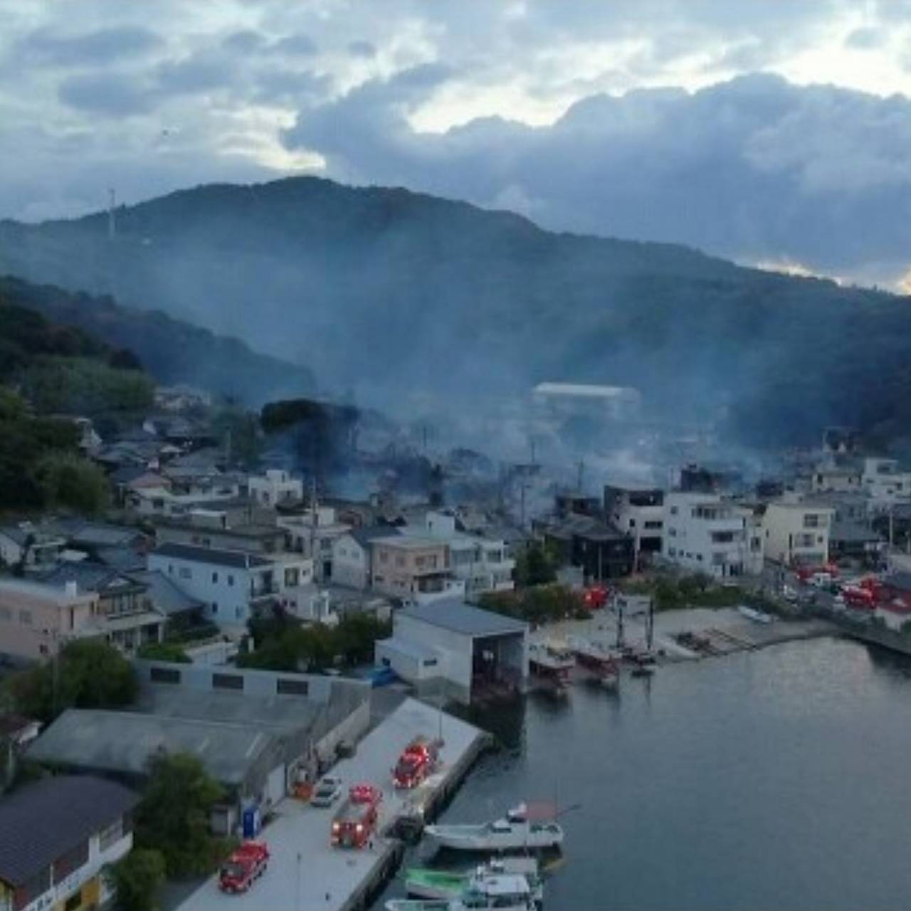 В Японии из-за непогоды сгорело более полутора сотен домов