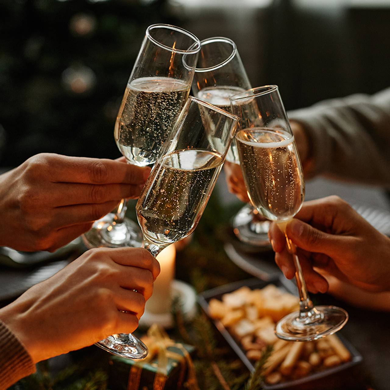 Нарколог предупредил некоторых людей об особой опасности шампанского