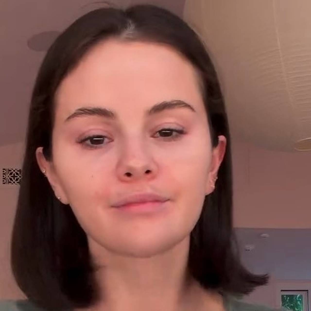 Селена Гомес показала лицо без макияжа