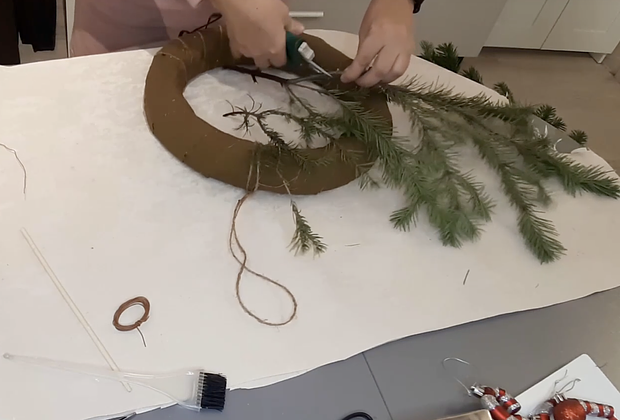 ## Новогодний венок
