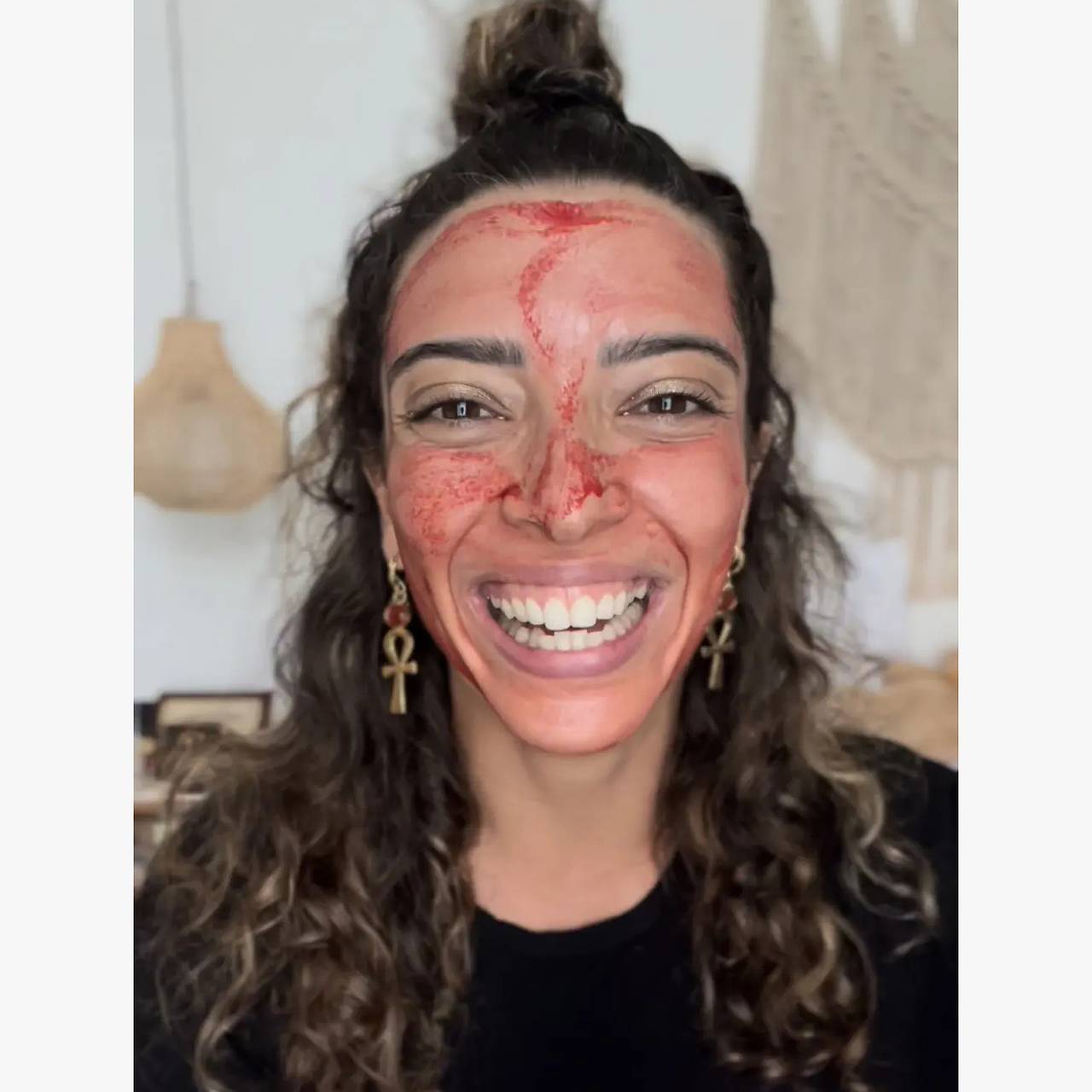 Женщины нашли неожиданное применение менструальной крови