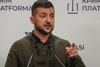 Экс-премьер Украины объяснил визит Зеленского во Францию