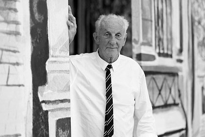 Умер одевавший принцессу Диану дизайнер