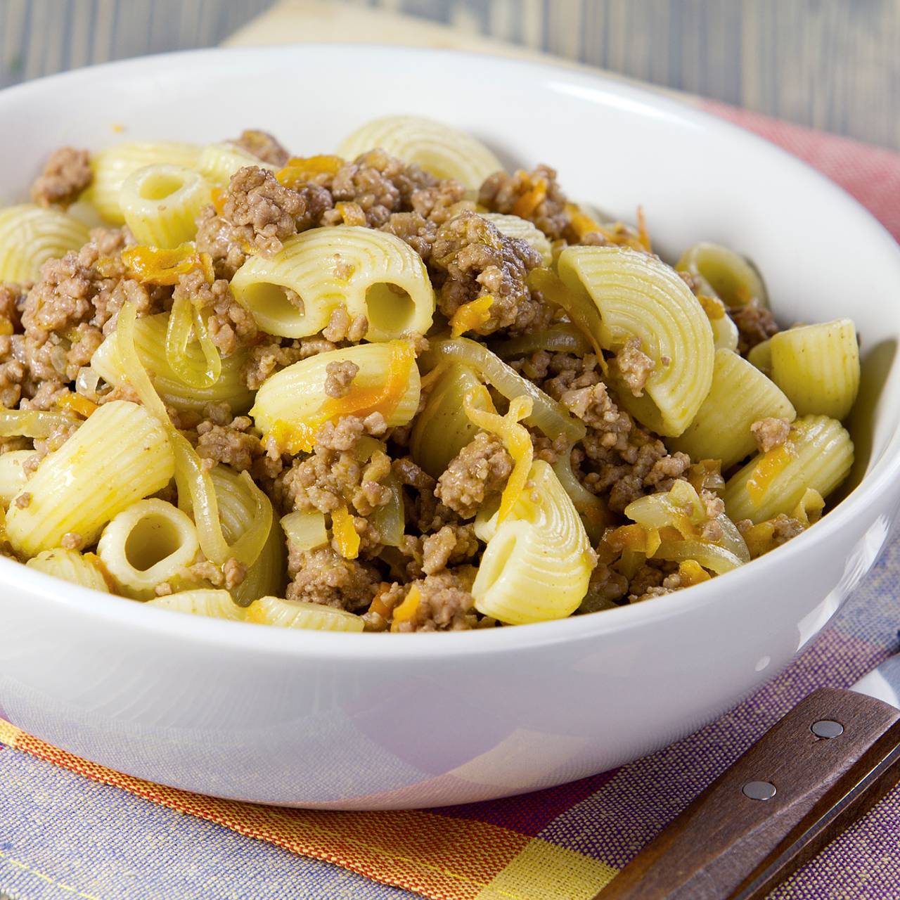 Отравившихся макаронами в «Центральном университете» студентов госпитализирвоали