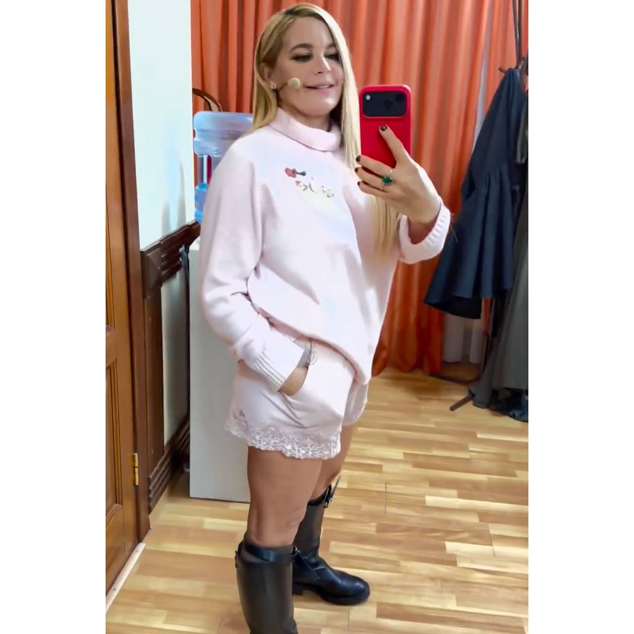 47-летняя актриса Ирина Пегова похвасталась фигурой в кружевных шортах