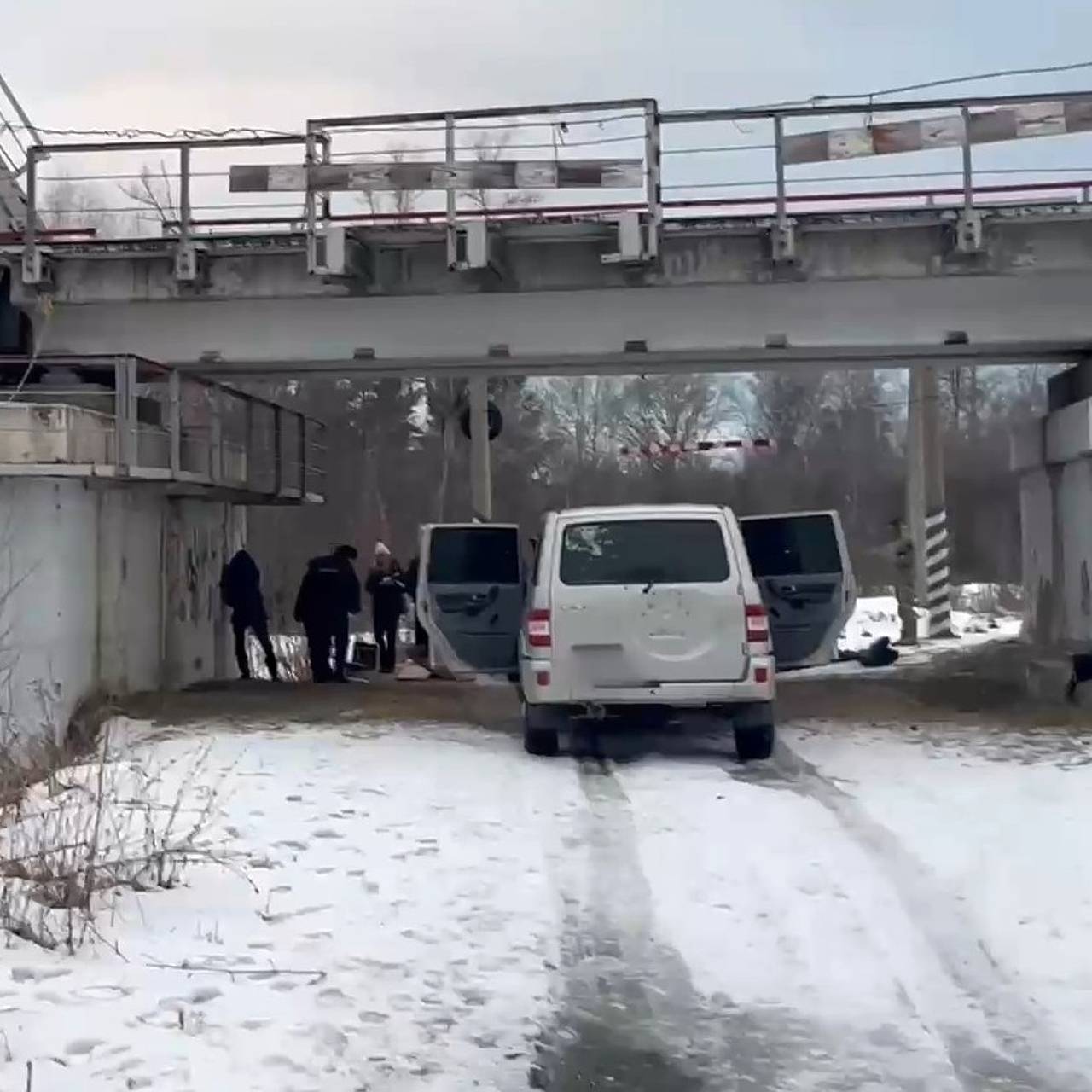 ФСБ предотвратила диверсию на железной дороге. Ликвидация преступников попала на видео