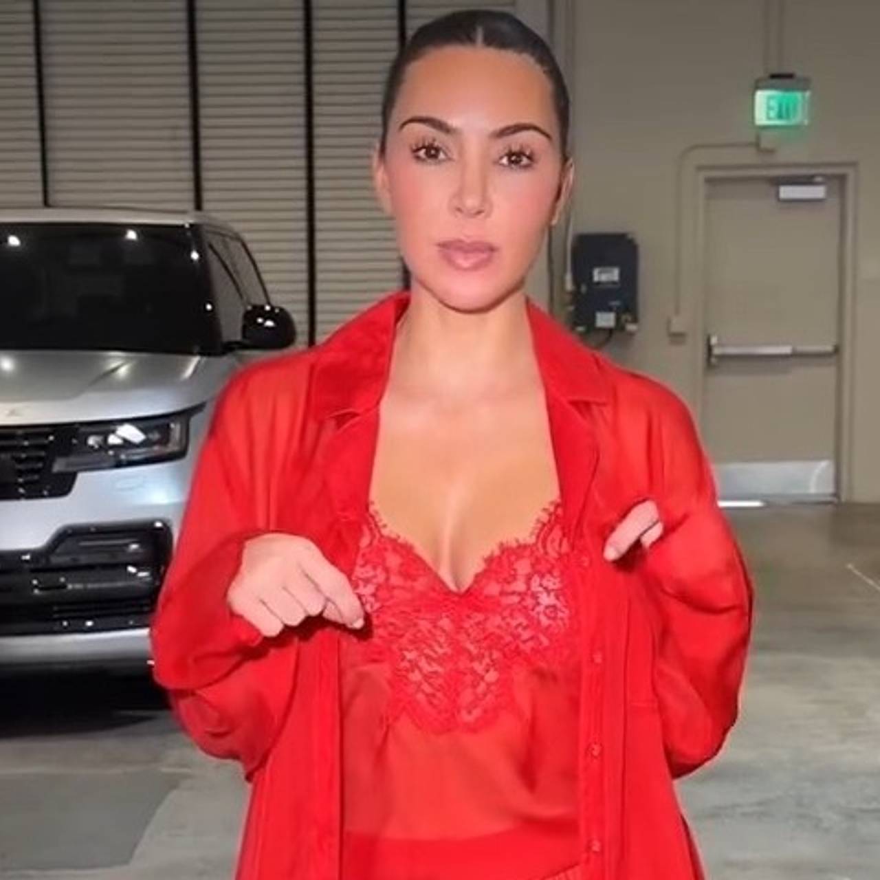 Ким Кардашьян снялась в откровенном наряде