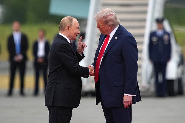 Президенты России и США Владимир Путин и Дональд Трамп