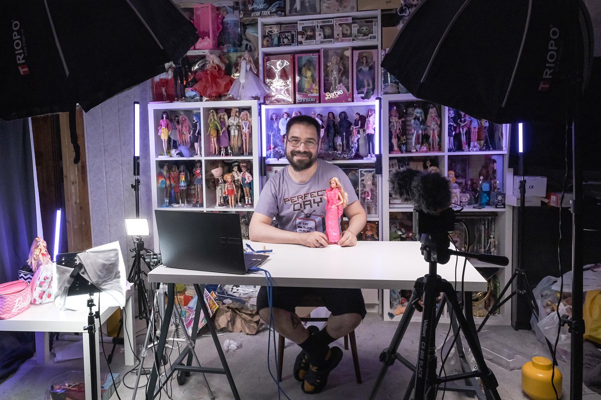 Владимир признался, что в его квартире почти закончилось место для кукол