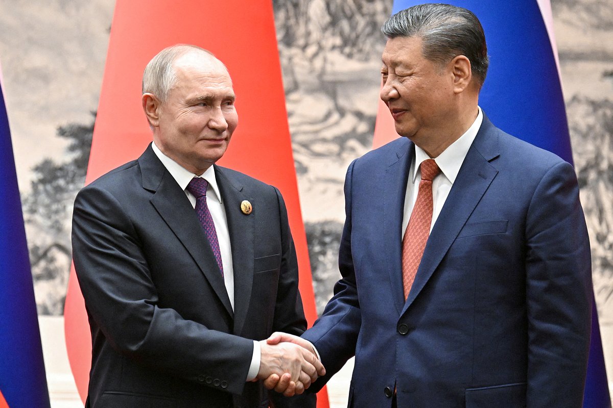 Russian President Vladimir Putin shakes hands with Chinese President Xi Jinping during a meeting in Beijing, China May 16, 2024. Sputnik/Sergei Bobylev/Pool via REUTERS ATTENTION EDITORS - THIS IMAGE WAS PROVIDED BY A THIRD PARTY.     TPX IMAGES OF THE DAY