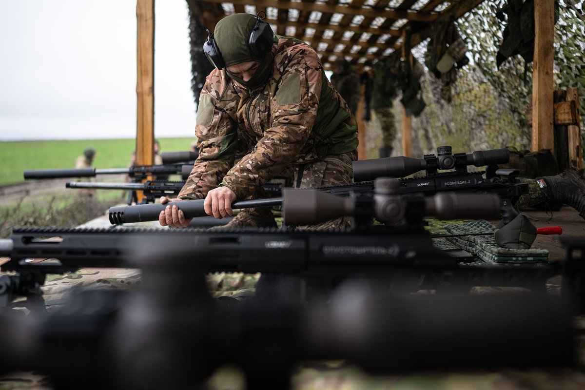 Подготовка снайперов 25-й общевойсковой армии группировки «Запад», зона специальной военной операции, 20 ноября 2025 года