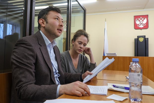 Аглая Тарасова (в центре)